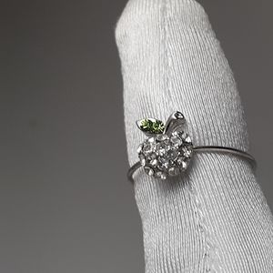 Apple toe ring with rhinestones